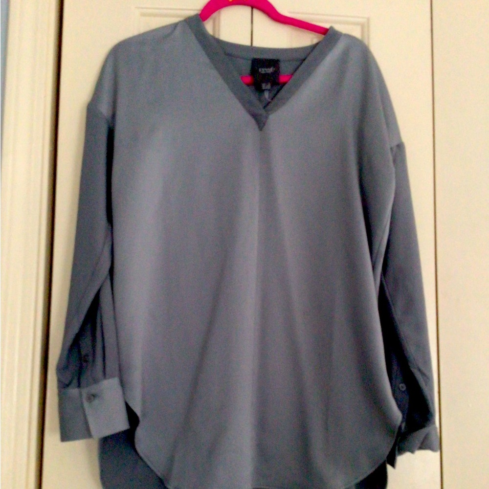 LYSEE New York Blouse Split Front Hem Long Sleeve V Neck Gray Size Small